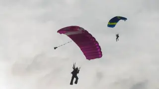 Fatal midair collision ends Washington group skydive
