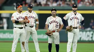 Astros Players Confront Empty Stadium and Hostile Crowd After Wild Card Loss