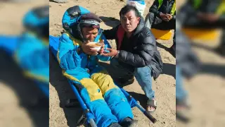 Everest Sherpa Found Alive After Six-Day Disappearance