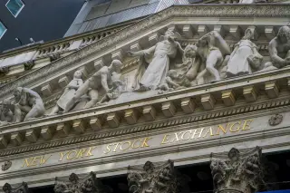 Global Bond Selloff Hits 20-Year Highs, Driving U.S. Mortgage Rates to 7.4%