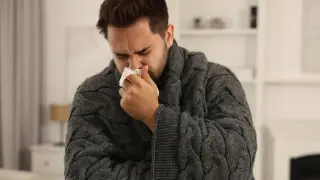 College-bound brother considers no-contact after sibling ignores illness precautions during family trip