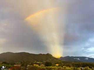 Italian Photographer Captures Rare Anticrepuscular Rainbow Fan at Sunset