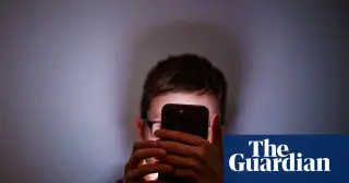 Global Review Links High Screen Time to Child Development Risks Comparable to Premature Birth