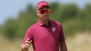 Herbert and Burns Fire 62s to Tie Open Major Record