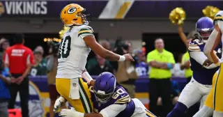 Packers mull offensive-line reshuffle after Week 1 protection breakdown