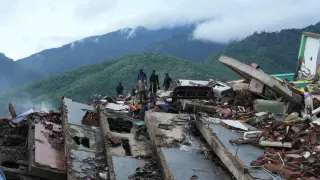 Venezuela's quake aftermath deepens as toll rises and aid lags
