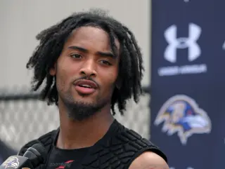 Wiggins carted off practice as Ravens hopeful on injury scare