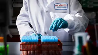Leaked Melanoma Trial Data Triggers 18% Moderna Drop Despite Clinical Success