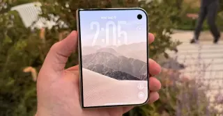 Apple Exec Details iPhone Duo Durability: Hinge Engineering and Matte Finish