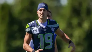 Seahawks receiver Jake Bobo suffers season-ending knee injury in practice