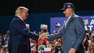 Trump Awards Clemens Medal of Freedom in San Antonio