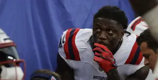 Patriots lean on DaQuan Jones as A.J. Brown lands on IR