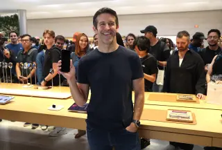 Apple CEO Ternus Pushes for Faster Product Cycles and Staff Cuts