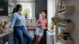 Parents on GLP-1s push for open talks with kids about food and body image