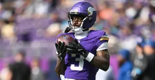 Vikings' Jefferson Returns for Saints Clash as Addison, Darrisaw Sit Out
