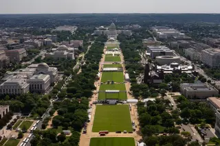 Thousands gather on National Mall for Trump-backed 250th anniversary prayer rally