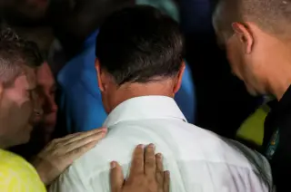 Flávio Bolsonaro Flees to US After Election Loss, Defying Brazilian Court Orders