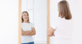 The Neck Flex: A Tiny Posture That Signals Confidence and Trust
