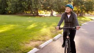 Leisure exercise cuts dementia risk, but work-related activity may raise it, large analysis finds