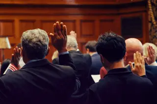 US Immigration Stalls: Naturalization Delays and Frozen Visa Dates Leave Applicants Waiting