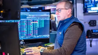 AI Capital Crunch Triggers Tech Rout as Oil Spikes on Iran War Fears