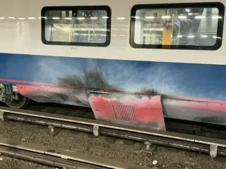 Loose Acela panel sparks Penn Station tunnel fire, halting major NYC rail service