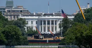 Trump’s Washington Renovation Fixation Delivers Calm Amid Crisis