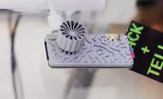 Sun-Powered Pi Zero W Hosts Websites Directly From RAM