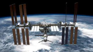 ISS Crew Sheltered in Dragon as Leaks Prompt Pause in Repairs