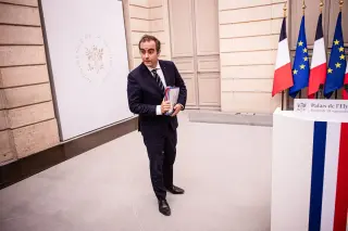 France's debt poised to hit a new record above 120% of GDP by 2027