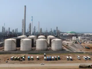 China defies US sanctions, shields teapot refineries tied to Iran