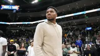 Timberwolves in Giannis Talks as Bucks Open Trade Market Ahead of Draft