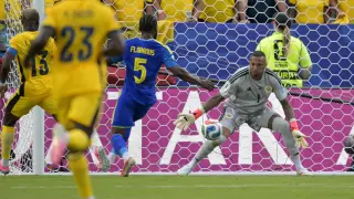 Curacao-Ecuador stalemate as Eloy Room posts historic 15 saves