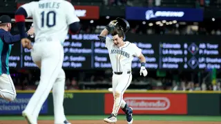 Cole Young's 10th-inning RBI seals Mariners' seventh straight win