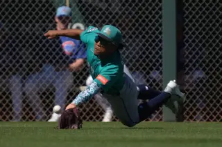 Mariners Promote 21-Year-Old Prospect Michael Arroyo to MLB