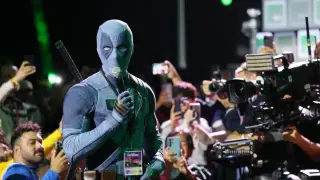 Reynolds Goes Incognito at Comic-Con as Deadpool