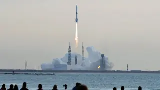 Blue Origin nails booster reuse, but upper stage derails AST satellite deployment