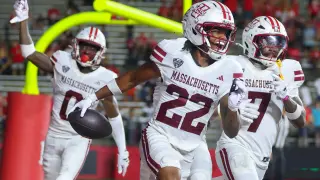 UMass snaps longest FBS skid with 37-21 upset of Rutgers