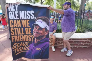 Grove erupts with boos as Lane Kiffin returns to Ole Miss for LSU visit