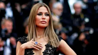 Russian lifestyle influencers openly challenge Putin amid internet crackdown