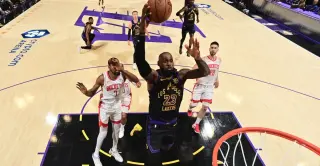 Lakers ride backcourt surge to 2-0 lead, grind out 101-94 win over Rockets