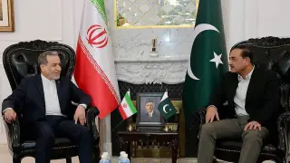 Iran Rejects Uranium Transfer, Threatens Hormuz Cables as Pakistan Mediation Stalls