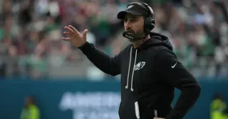 Eagles suffer third straight loss in chaotic London finale