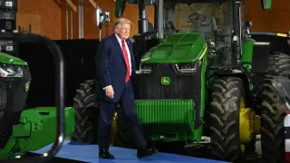 Trump Uses Wisconsin Farm Visit to Spotlight Washington Fountains