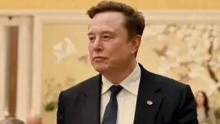 Musk Takes Aim at Mackenzie Scott’s Mega Donations