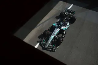 Russell leads Baku FP2 as Lindblad crash triggers red flag