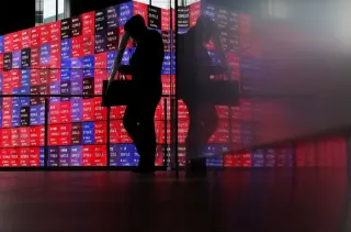 Nasdaq Hits Record as Dollar Strengthens and Treasury Yields Climb