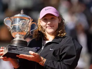 Teen sensation Mirra Andreeva seizes first Grand Slam at Roland Garros