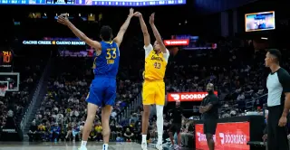 Warriors Dominate Lakers in California Classic Opener