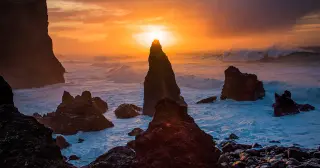 Iceland’s Quiet Undersea Volcanoes Turn Explosive